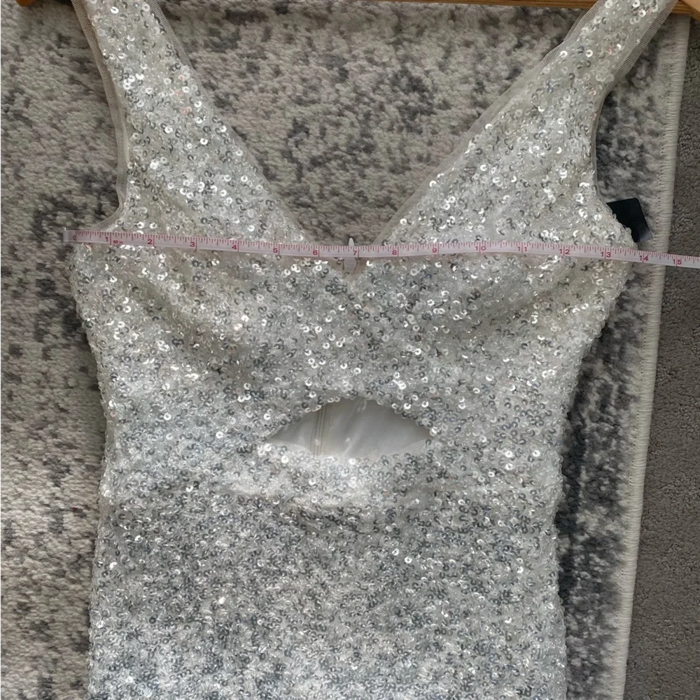 Betsy Adam V-Neck Cutout-Detail Sequinned IvorySilver 4 - Picture 12 of 16